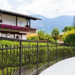 Laurus Hotel 3*
