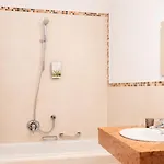 Laurus Hotel 3*