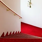 Laurus Hotel