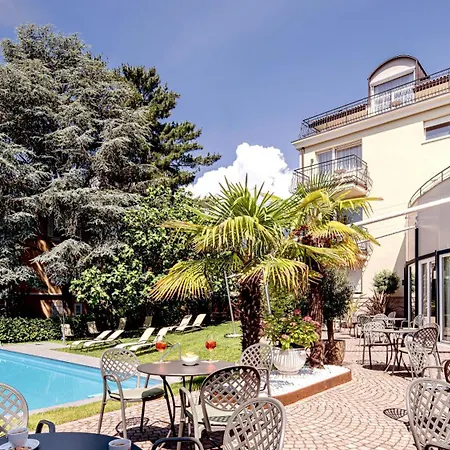 Laurus Hotel
