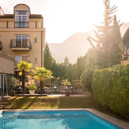 Laurus Hotel