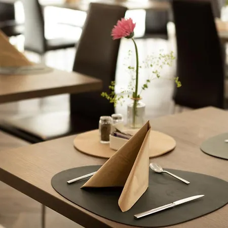 Laurus Hotel