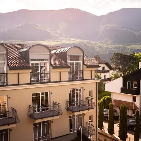 Laurus Hotel